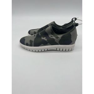 Blondo Farrah Waterproof camouflage slip ones